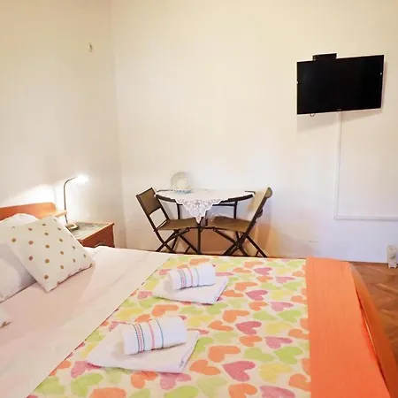 And Jaz Apartment *